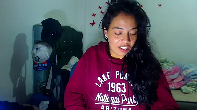 AmaraRoberts420 online show from December 1, 6:13 pm