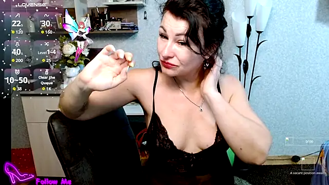 Snapshot of BeatriksS chatting on November 18, 2:10 pm BeatriksS online show from November 18, 2:10 pm