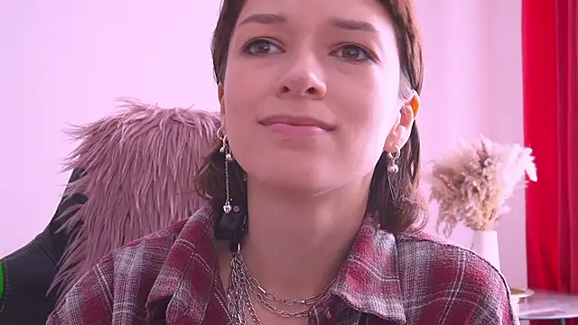 VivianLy  online show from March 17, 11:57 am