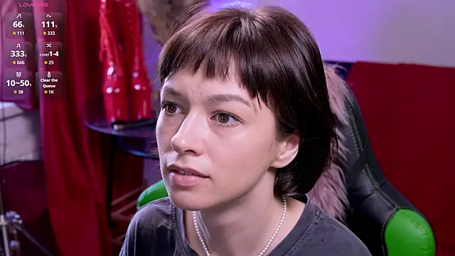 VivianLy  online show from April 10, 6:29 am