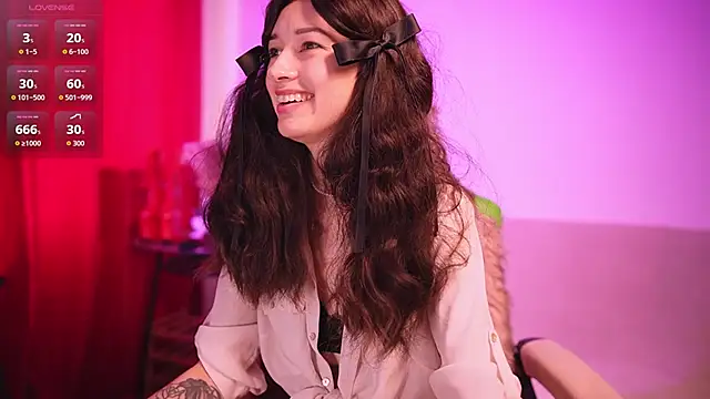 Snapshot of VivianLy_ chatting on June 27, 10:20 am VivianLy online show from June 27, 10:20 am