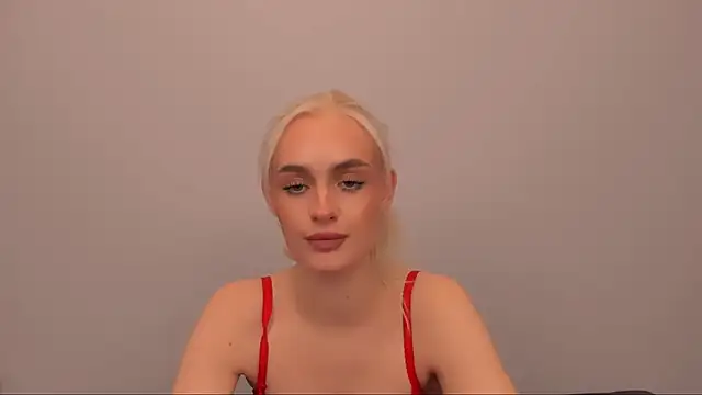 Snapshot of OliviaKisss chatting on December 17, 7:20 pm OliviaKisss online show from December 17, 7:20 pm