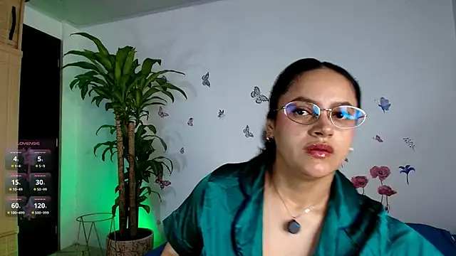 Snapshot of VICTORIABLACK_@xh chatting on May 6, 8:52 am VICTORIABLACK xh online show from May 6, 8:52 am