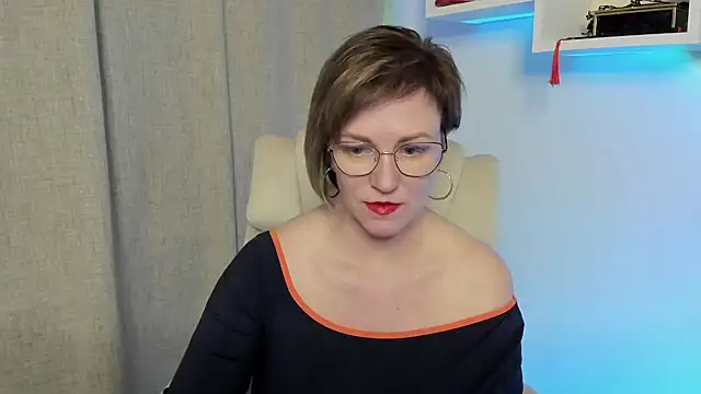 feliziaDesire online show from May 6, 12:21 pm