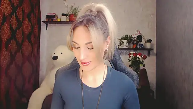 MillaXQueen online show from March 10, 9:53 am