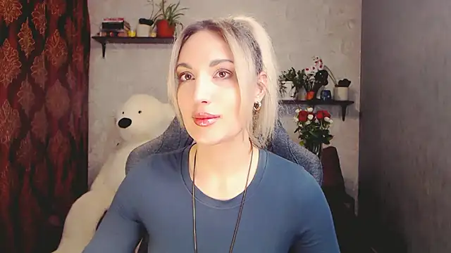 MillaXQueen online show from March 10, 2:16 pm