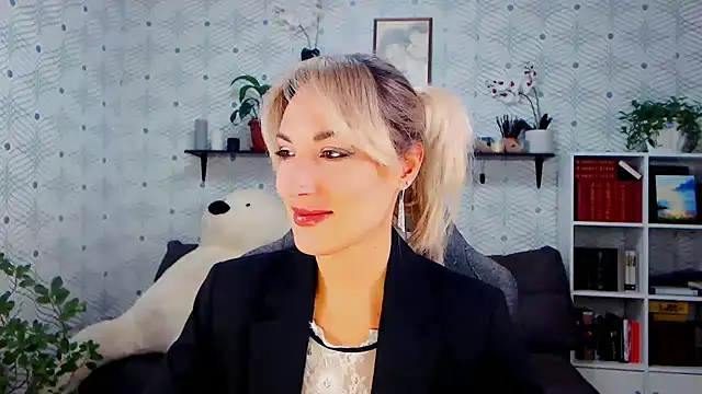 MillaXQueen online show from October 14, 2:07 pm