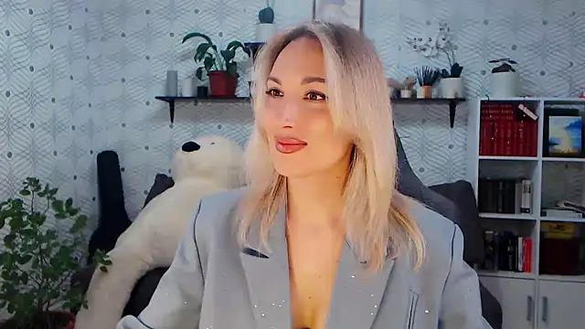 MillaXQueen online show from March 25, 3:07 pm