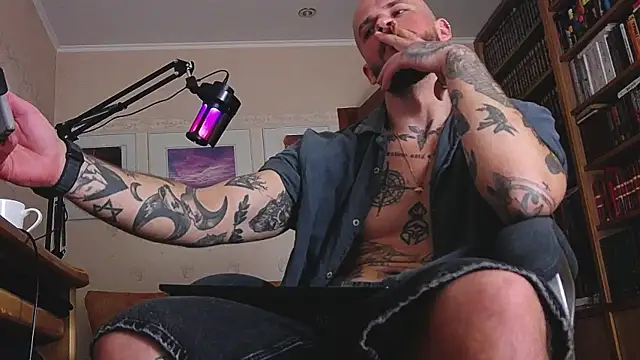 Snapshot of FindomJason chatting on July 8, 1:04 pm FindomJason online show from July 8, 1:04 pm