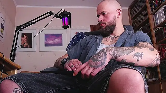 Snapshot of FindomJason chatting on July 26, 9:05 am FindomJason online show from July 26, 9:05 am