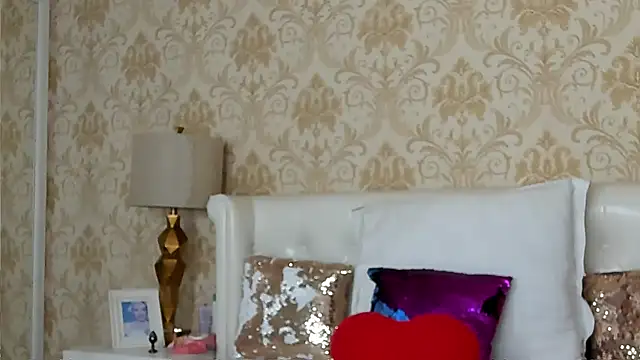 JuliaHunts online show from January 18, 6:28 am