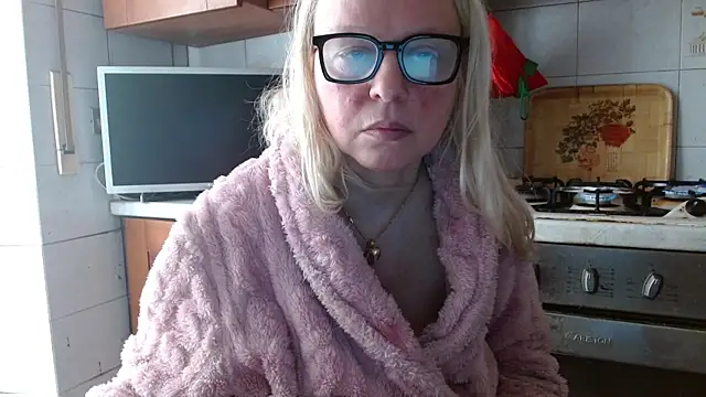 Snapshot of martachatte chatting on April 24, 6:49 am martachatte online show from April 24, 6:49 am