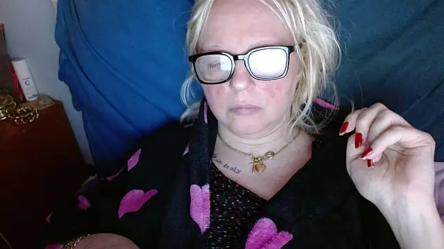 Snapshot of martachatte chatting on April 28, 5:23 am martachatte online show from April 28, 5:23 am