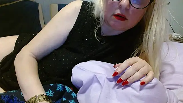 Snapshot of martachatte chatting on April 30, 8:26 pm martachatte online show from April 30, 8:26 pm
