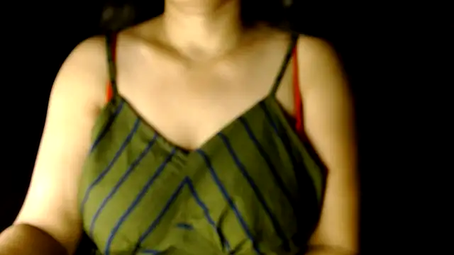 Snapshot of janifer001 chatting on April 29, 1:53 am janifer001 online show from April 29, 1:53 am