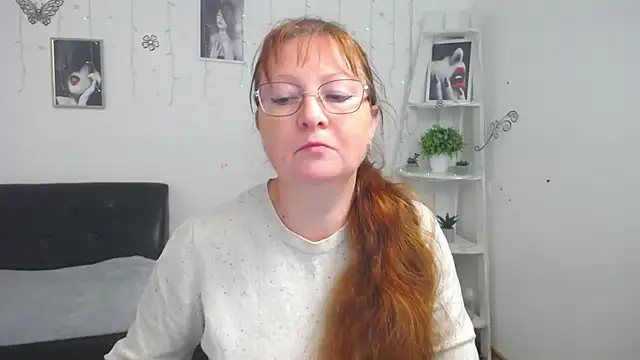 VanessaHotts online show from October 4, 5:05 am