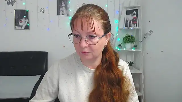 VanessaHotts online show from October 11, 5:17 am