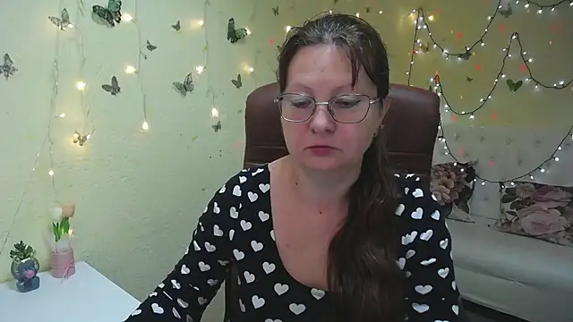 VanessaHotts online show from March 27, 5:57 am