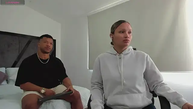 AnnieAndStefan online show from September 13, 11:54 am