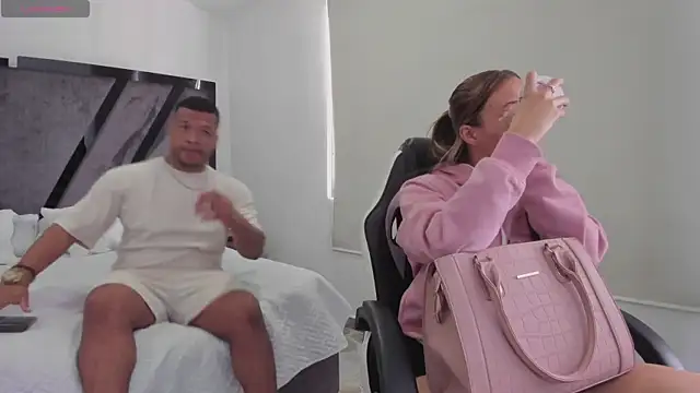 AnnieAndStefan online show from December 15, 2:10 pm