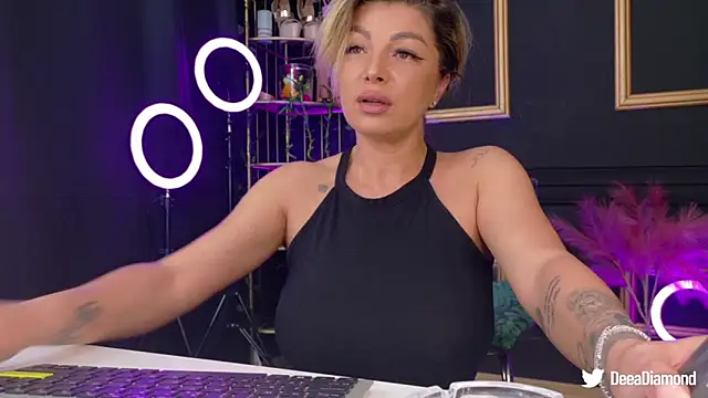 Snapshot of DeeaDiamondd chatting on March 9, 11:03 pm DeeaDiamondd online show from March 9, 11:03 pm