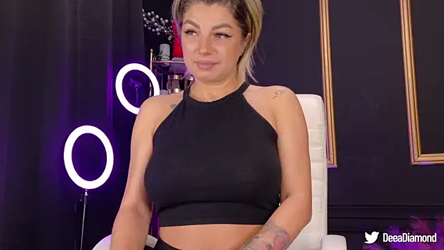 Snapshot of DeeaDiamondd chatting on March 22, 7:42 pm DeeaDiamondd online show from March 22, 7:42 pm