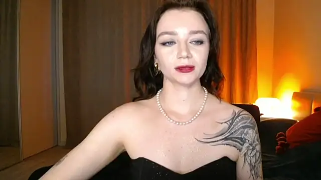 Snapshot of Shadow_Passion chatting on December 10, 11:11 am Shadow Passion online show from December 10, 11:11 am