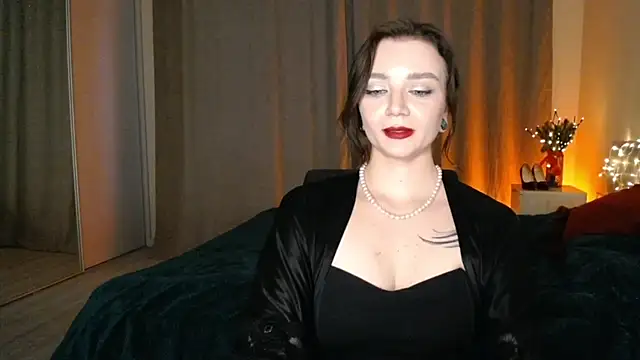 Snapshot of Shadow_Passion chatting on December 19, 10:45 am Shadow Passion online show from December 19, 10:45 am