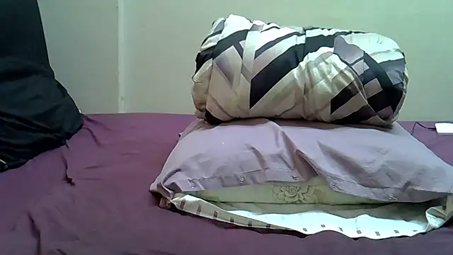 Snapshot of AddictiveAssCurves chatting on December 18, 10:10 am AddictiveAssCurves online show from December 18, 10:10 am