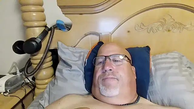 Snapshot of Bigbear0563 chatting on June 25, 3:38 pm Bigbear0563 online show from June 25, 3:38 pm