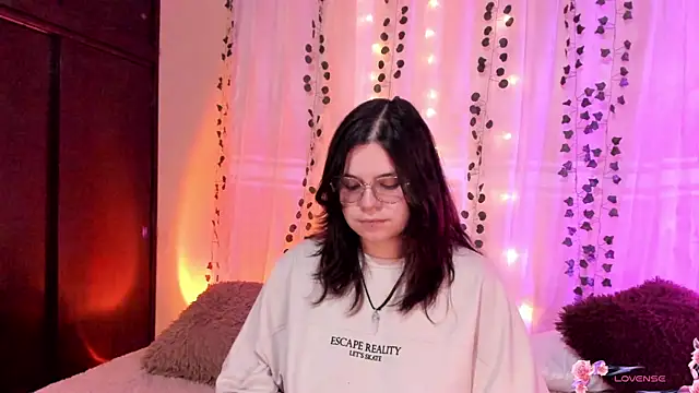 Mey moon online show from December 4, 9:57 pm