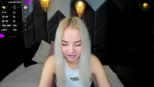 StephanieSweety online show from December 20, 2:05 pm