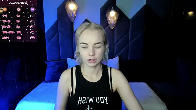 StephanieSweety online show from February 3, 5:40 am