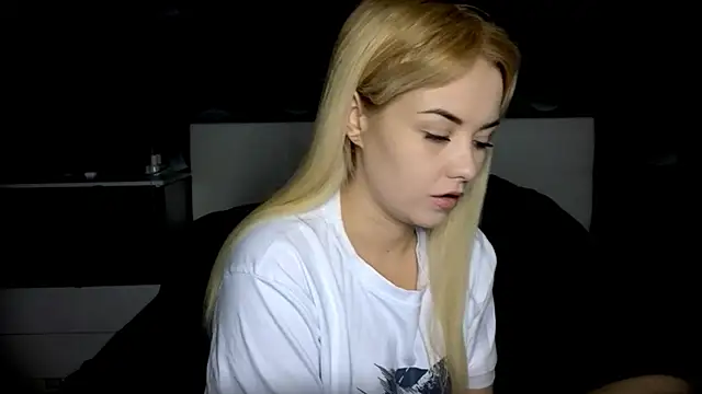 StephanieSweety online show from November 27, 11:45 am