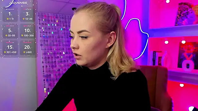 StephanieSweety online show from April 19, 6:10 pm