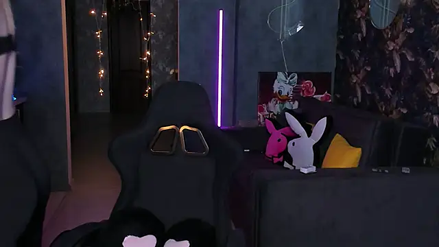 Snapshot of Blckmirrorr chatting on December 20, 2:13 pm Blckmirrorr online show from December 20, 2:13 pm