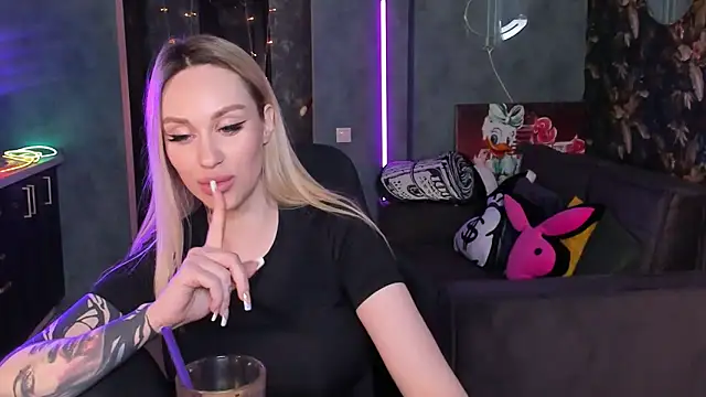 Blckmirrorr online show from April 9, 11:43 pm