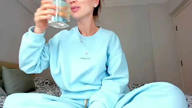 Snapshot of Miya_Nika chatting on January 31, 2:04 am Miya Nika online show from January 31, 2:04 am