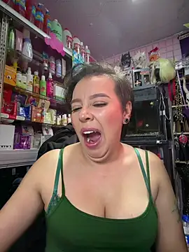 Snapshot of TamySweetness chatting on June 2, 3:03 pm TamySweetness online show from June 2, 3:03 pm