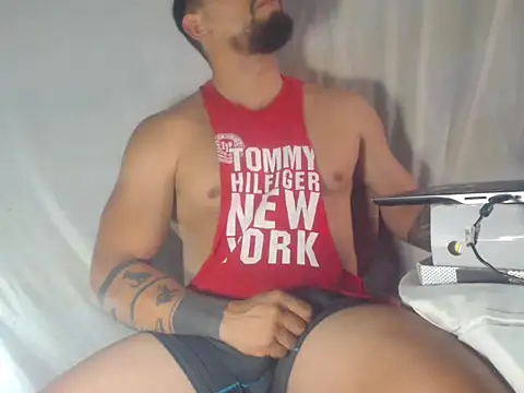 Snapshot of sebasx412 chatting on December 19, 9:22 pm sebasx412 online show from December 19, 9:22 pm