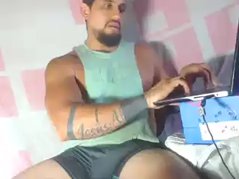 Snapshot of sebasx412 chatting on February 25, 7:23 pm sebasx412 online show from February 25, 7:23 pm