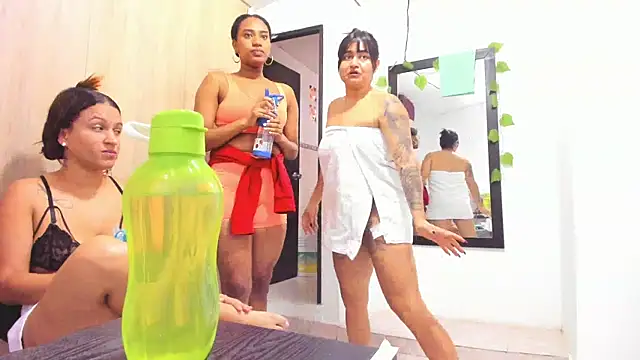 Snapshot of andreita_trujillos chatting on October 20, 4:18 pm andreita trujillos online show from October 20, 4:18 pm