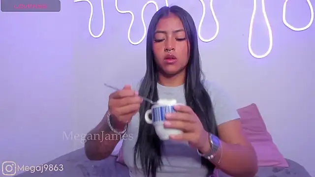 meganjames1 online show from March 6, 12:52 pm