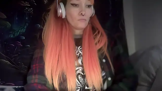 Snapshot of FRRANNKIE chatting on December 17, 2:23 pm FRRANNKIE online show from December 17, 2:23 pm