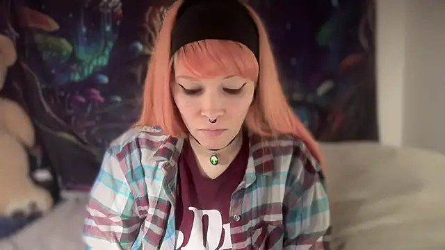 Snapshot of FRRANNKIE chatting on February 4, 4:02 pm FRRANNKIE online show from February 4, 4:02 pm