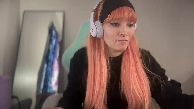 Snapshot of FRRANNKIE chatting on February 7, 6:33 pm FRRANNKIE online show from February 7, 6:33 pm