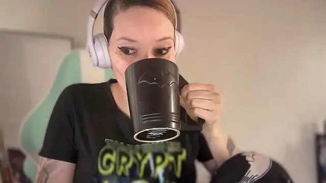 Snapshot of FRRANNKIE chatting on February 10, 8:02 pm FRRANNKIE online show from February 10, 8:02 pm