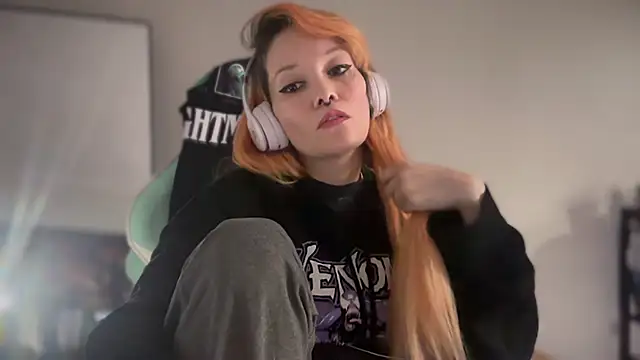 Snapshot of FRRANNKIE chatting on February 21, 1:01 pm FRRANNKIE online show from February 21, 1:01 pm