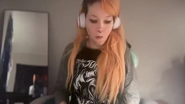 Snapshot of FRRANNKIE chatting on February 23, 2:03 pm FRRANNKIE online show from February 23, 2:03 pm