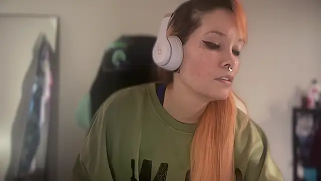 Snapshot of FRRANNKIE chatting on February 24, 3:21 pm FRRANNKIE online show from February 24, 3:21 pm